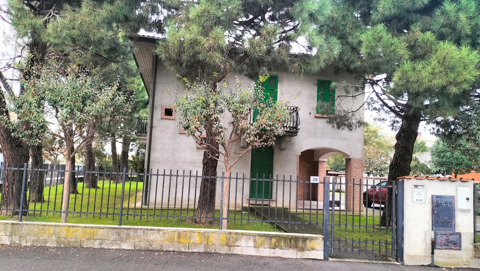 CASALETTO CEREDANO VILLA SINGOLA CON GIARDINO ESCLUSIVO 750 MQ RIF. 6C